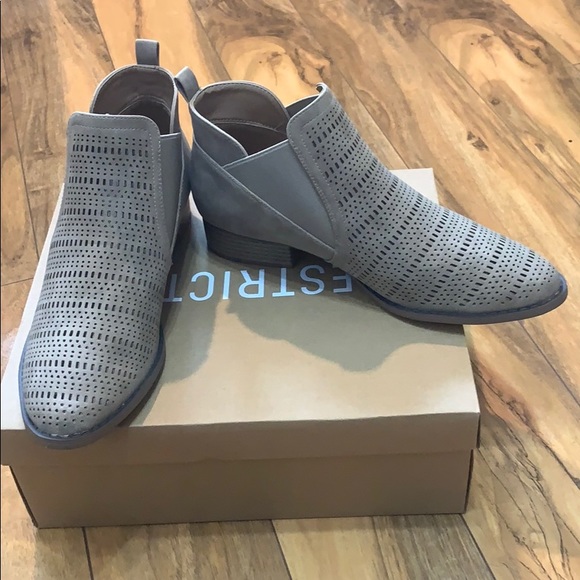 Francesca’s collection laser cut booties - Picture 2 of 5